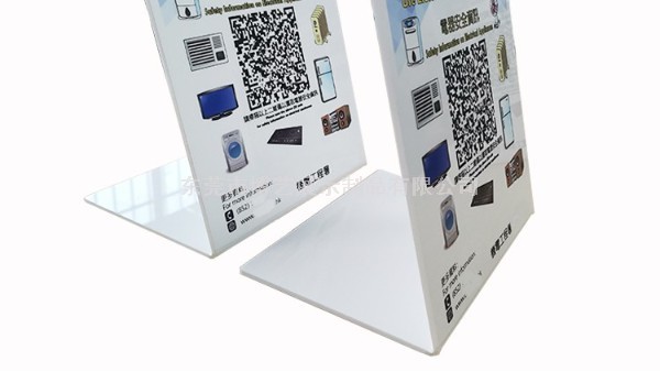 作為亞克力展示架廠商，應(yīng)該怎樣做展示架才不會(huì)發(fā)黃呢？