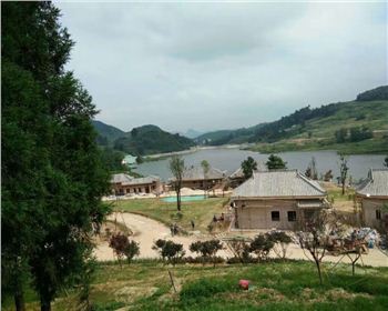 貴州六盤水國學(xué)館農(nóng)耕園采用成都仿夯土涂料